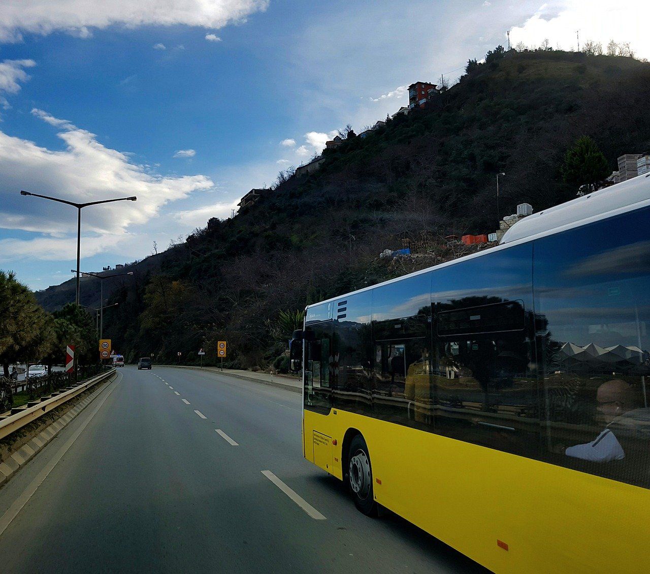 Scenic bus route to Manali